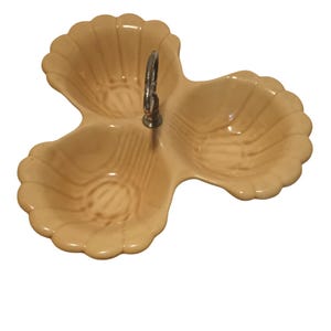 ¡Gran plato para frutos secos y condimentos de California Pottery!