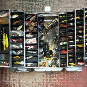 Large 1950's UMCO Model 1000-S Aluminum Collectible Tackle Box LOADED With  Vintage Tackle & Reels, Etc.! - Etsy