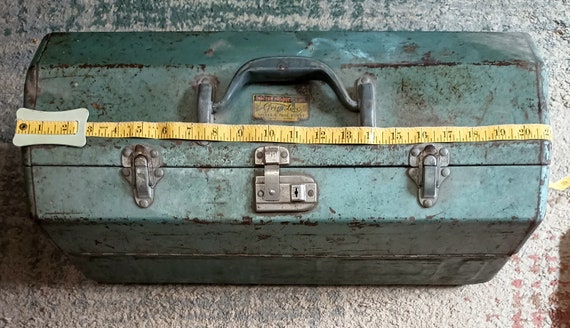 Look Inside Large 21 Collectible Walton Products Grip-loc 1950's Aluminum Tackle  Box Loaded With High Quality Vintage Tackle/lures -  Hong Kong