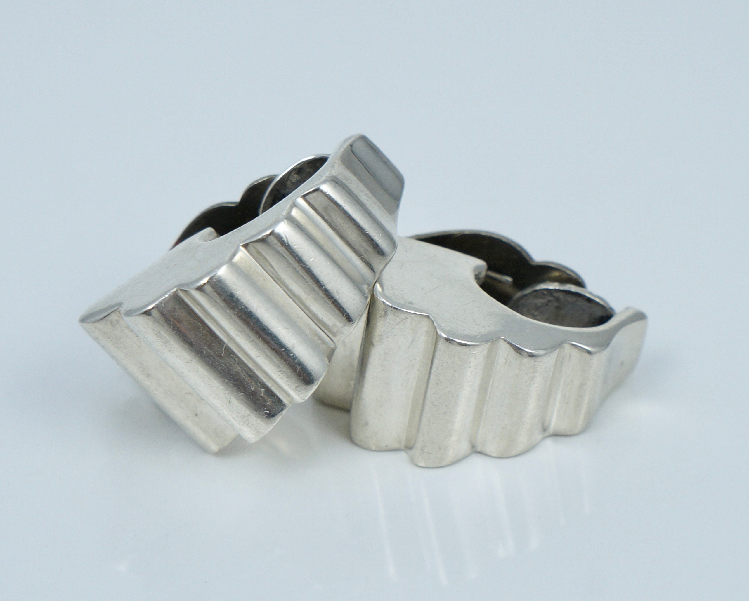 Alwand Vahan Sterling Silver Vintage Ribbed Clip On Earrings AV Large Big Heavy