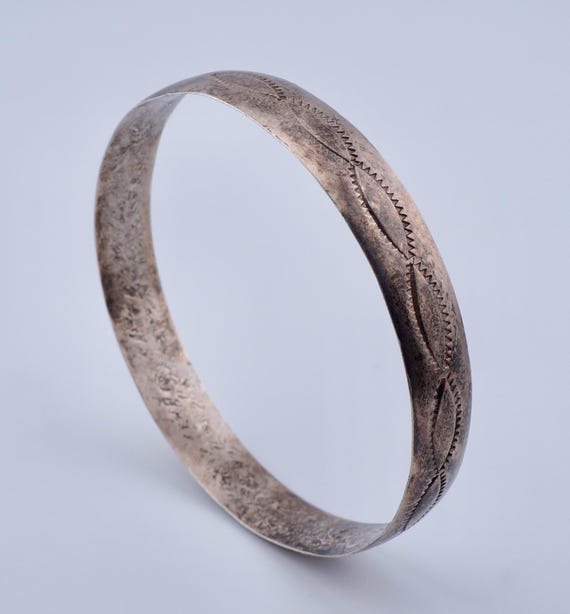 Vintage Native American Sterling Silver Tahe Navajo Bangle