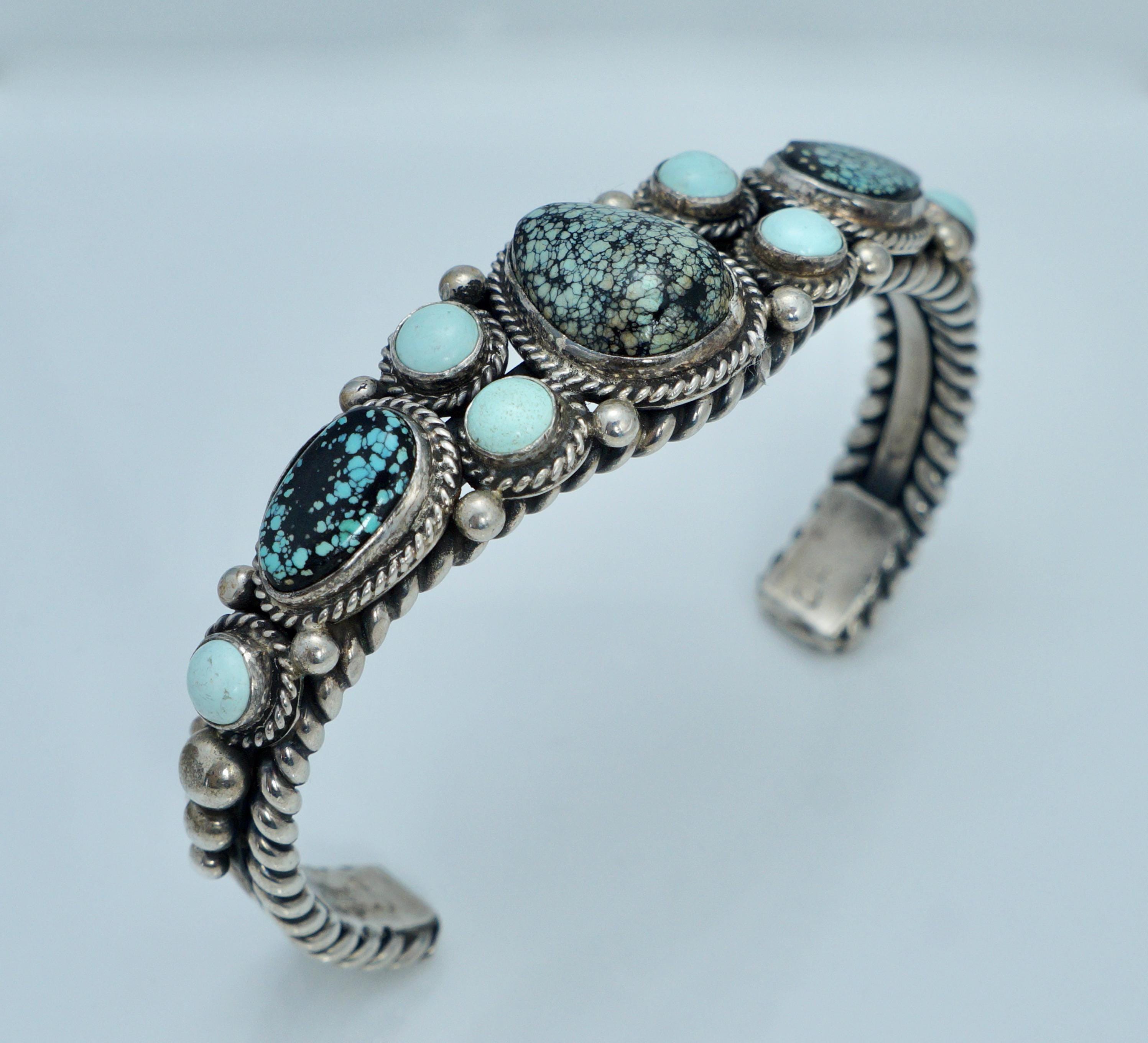 NAVAJO ナバホ Guy Hoskie ターコイズ1石 装飾シルバーバングル NAVAJO ナバホ Guy Hoskie ターコイズ1石 装飾シルバーバングル