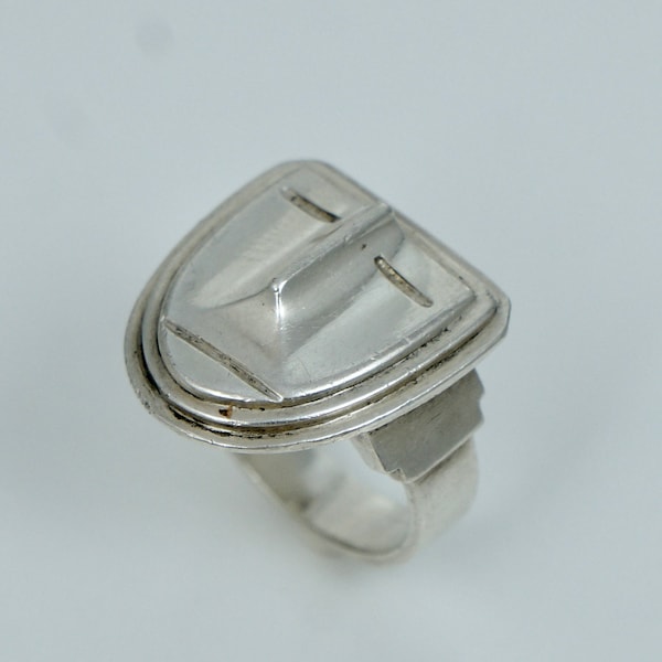 Signed Fred Davis Mexico Sterling Modernist Warrior Face Mask Ring Sz 4.5 FD Frederick