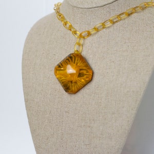 Vintage Apple Juice Reverse Carved Flower Bakelite Pendant Necklace