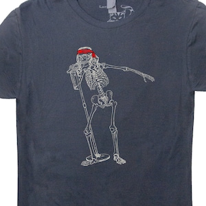 Skeleton Singing