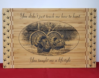 Tabla de cortar de bambú grabada con láser de pavo, bloque de corte de madera personalizado, tablón de charcutería de madera, regalo rústico para el día de la madre, cazador