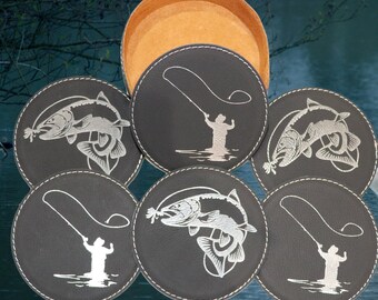 Posavasos de pesca con mosca de cuero, juego de 6 con soporte, regalo de pescador, regalo de bodas, regalo del tercer aniversario, grabado con láser