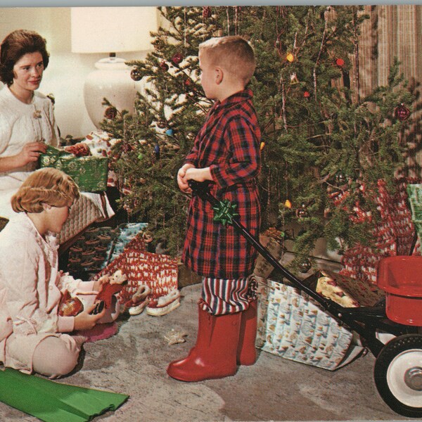 Christmas Tree Presents Toys Radio Flyer Wagon Mid-Century '50s Vintage Postcard