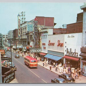 Carte postale de Norfolk en Virginie, vue sur la rue North Granby, voitures anciennes, bus, magasins 0818