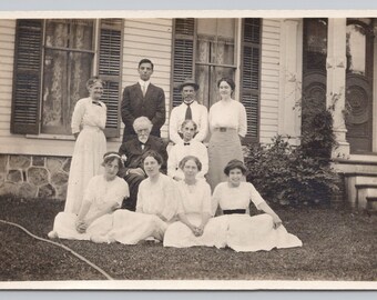 1245 Early 1900s Family Photo? Class Portrait in Front of House PC