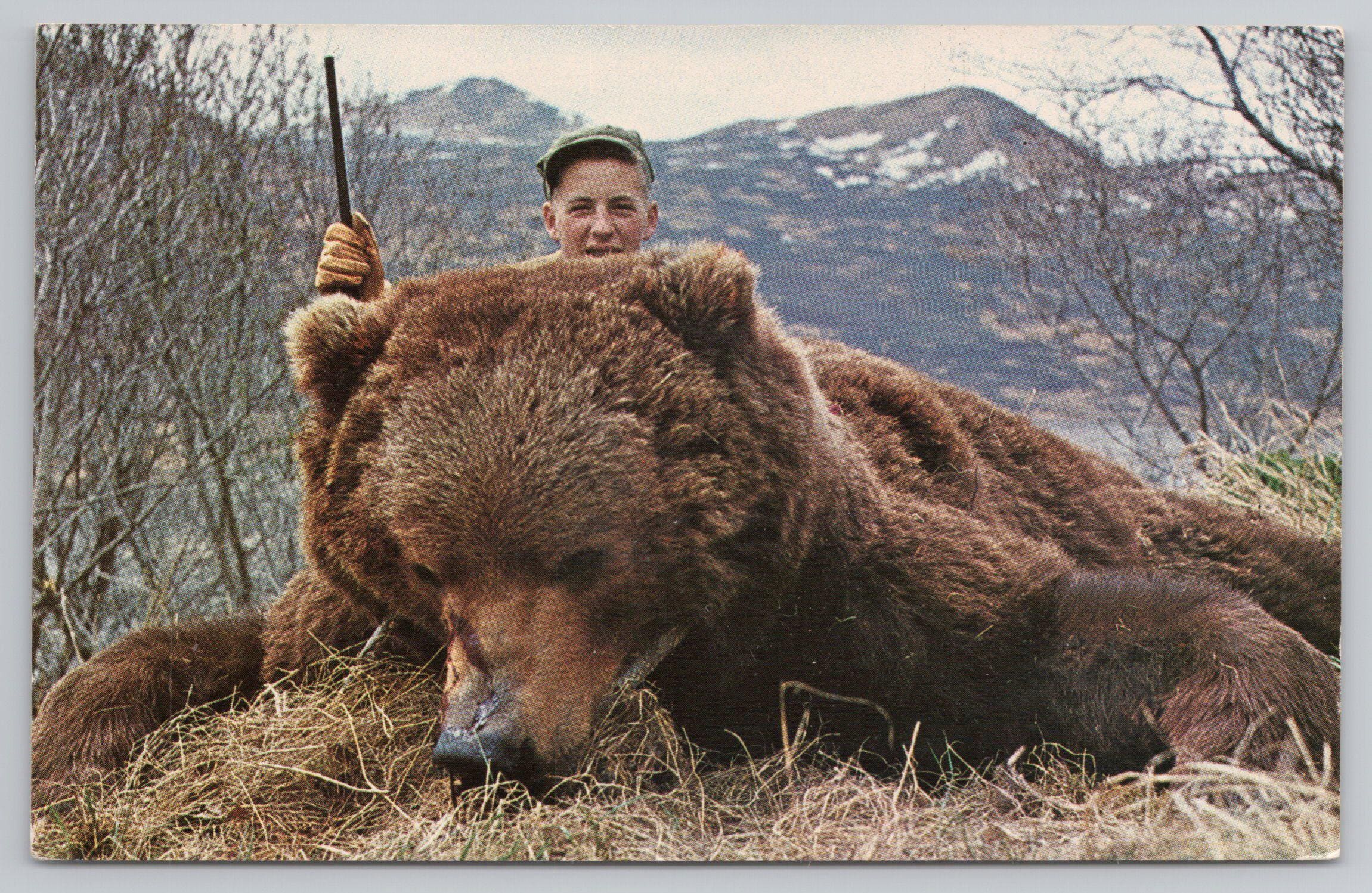0989 Hunter & KODIAK BEAR, Alaska AK, 10' 6