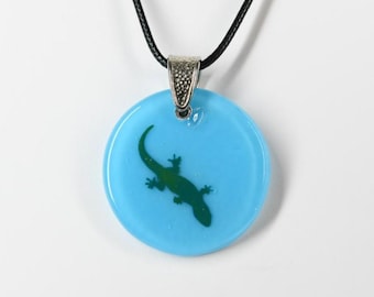 Glass Climbing Lizard Pendant
