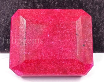 Rubis naturel certifié de 2073,5 ct | Pierre précieuse rouge opaque à facettes, taille émeraude, provenant d'Afrique | Pierre de collection rare (5NJD)
