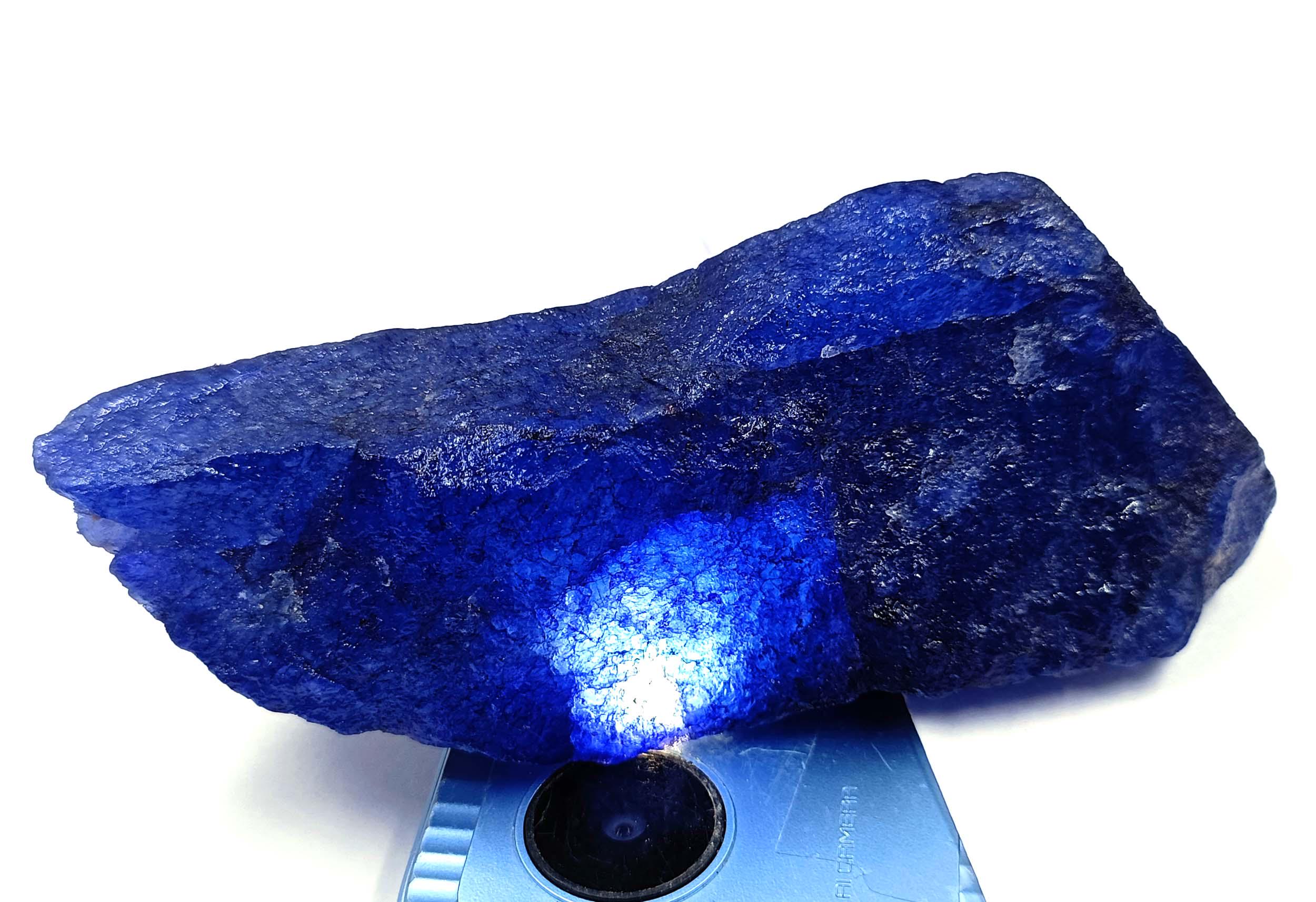 天然ブルーサファイア原石 888.00カラット | アフリカ産認定カットされ