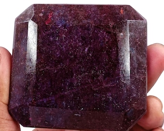 Rubis rouge naturel 1602,5 ct | Pierre précieuse africaine certifiée | Taille émeraude | Pierre opaque rare | Pièce de collection de haute qualité 5AJI