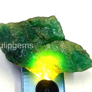 Emerald rough 264.00 Carat Certified Natural Uncut Shape Earth Mined Colombian Mines Green Emerald Rough Rare Found Rock Gemstone 5AJH