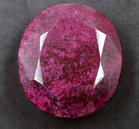 Rubis de taille ovale du Mozanbique - Atrium Gems