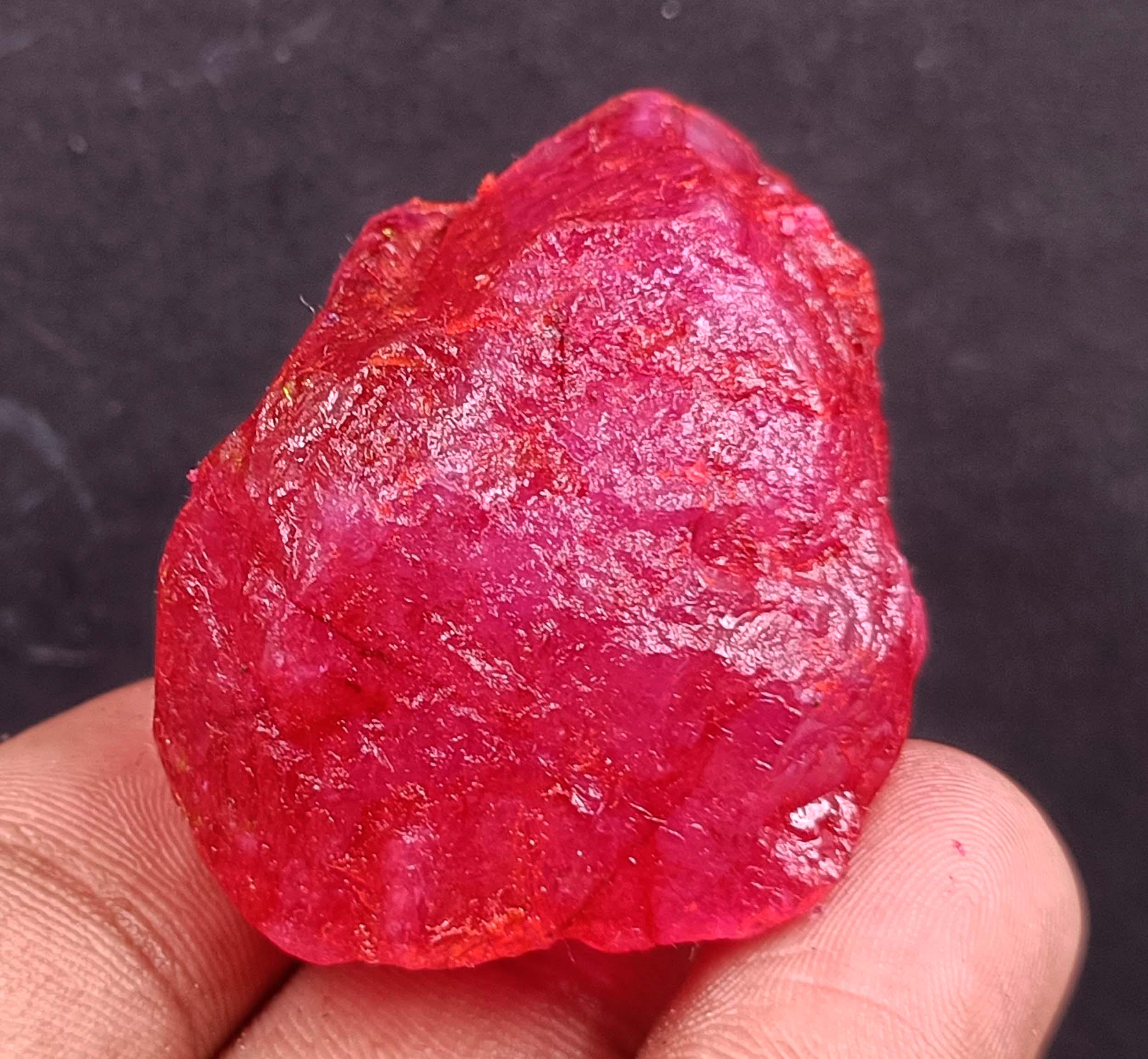 Rubis Brut Naturel 137,72 Carats – Madagascar – Certifié GIL – Pierre Précieuse Non Taillée – Rouge Intense