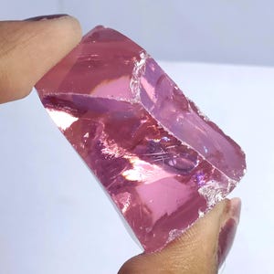 Natürlicher rosa Saphir, rauer IGL-zertifizierter Edelstein 6MNU