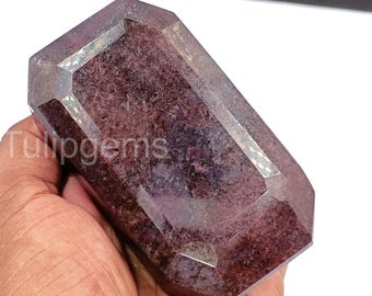 Rubino rosso naturale certificato, 3023,00 carati, forma sfaccettata a smeraldo, proveniente dalla Birmania. Collezione Best Gemstone 5AJX.