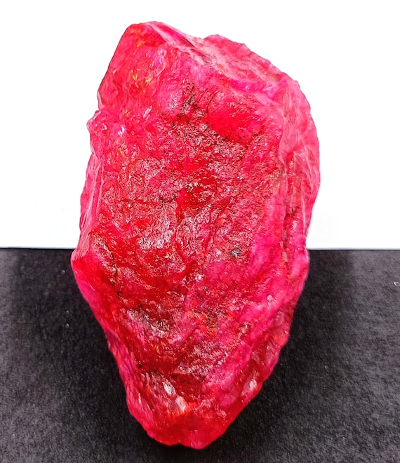最高品質の453.00カラット天然レッドルビー原石｜アフリカ産未加工宝石