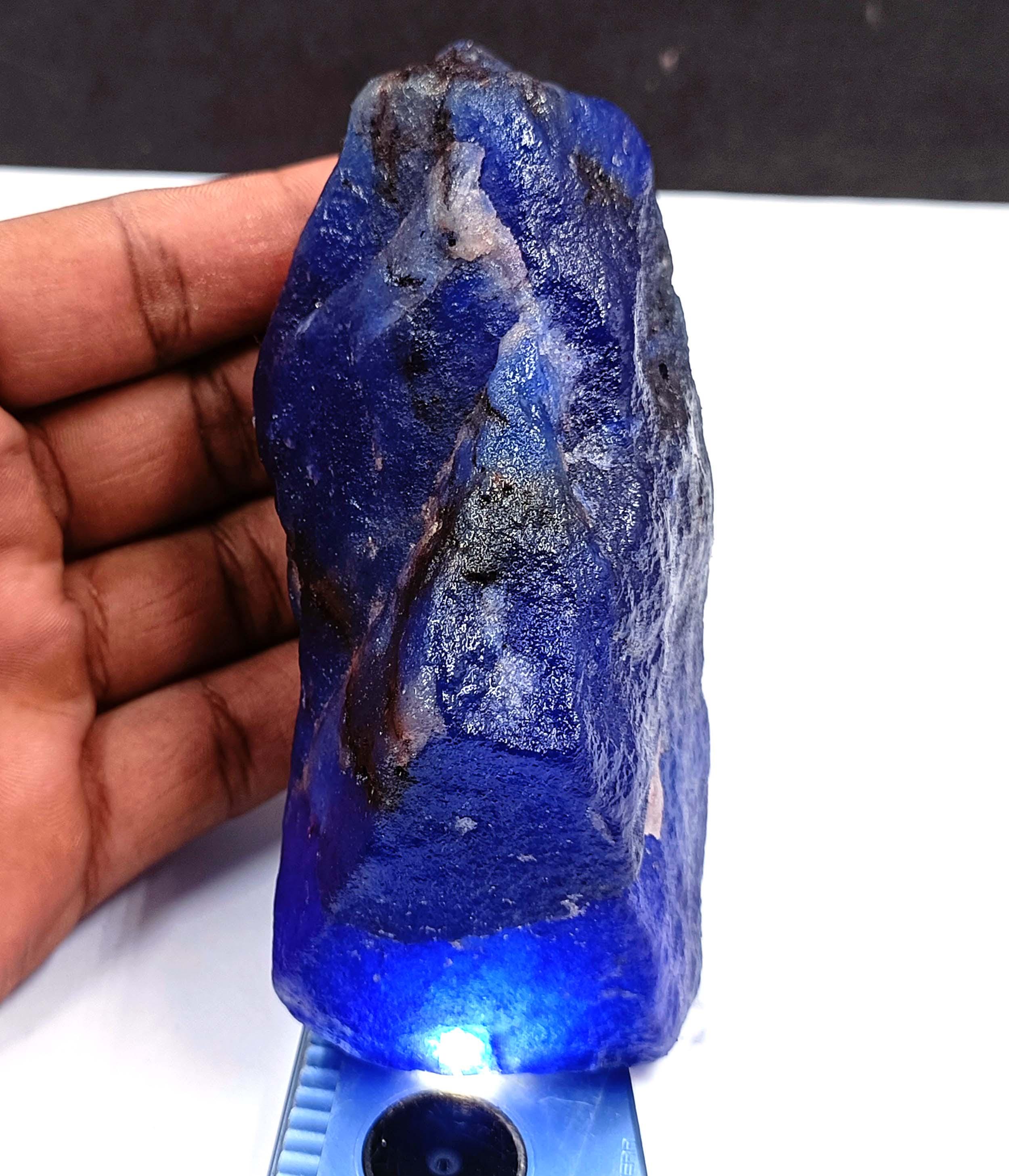 ブルーサファイア 素晴らしい原石 1940.5カラット 認定ルースストーン