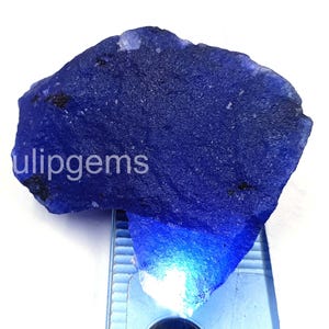 Rå blå safir 711,00 ct | Certifierad naturlig grov ädelsten från Afrika | Stor lös sten för samlare eller smyckesdesigner 5SJB