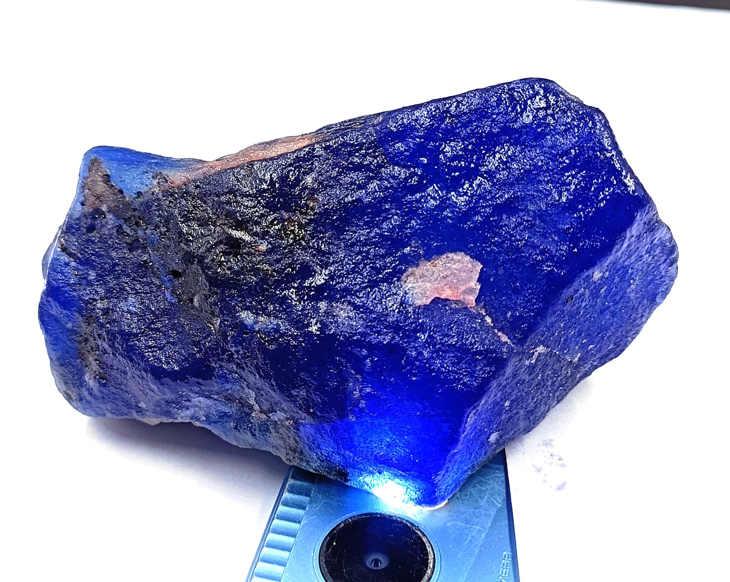 ブルーサファイア 素晴らしい原石 1940.5カラット 認定ルースストーン
