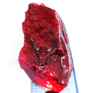 Sällsynt 728,5 ct grov röd rubin | Certifierad lös rå ädelsten | Afrikanskt ursprung | Samlarsten eller smyckesleverans 5SJB