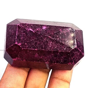 Vinröd rubin smaragdform 643,0 ct naturlig IGL-certifierad lös ogenomskinlig ädelsten 6GNI