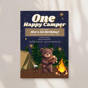 1ère invitation d'anniversaire d'un campeur heureux | Thème du camping | Modèle de toile modifiable | Fête du camp des ours | Téléchargement numérique