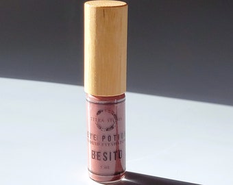 Eye Potion - BESITO | liquid eyeshadow, plant-based, glass bottle, vegan