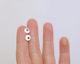 Pendientes de donut de plata esterlina / Pendientes redondos para uso diario / Joyería minimalista de plata
