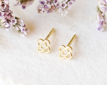 Mini Barcelona flower earrings, 18k gold plated sterling silver