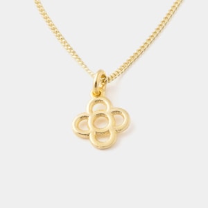 Collar flor de Barcelona, plata chapada en oro de 18k