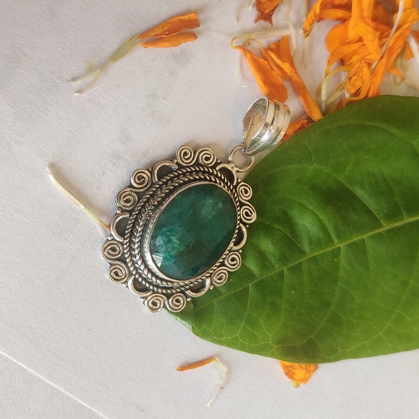 Emerald Pendant, Sterling Silver, Green Oval Pendant, Vintage Pendant, Designer Pendant, Unique Pendant, Hippie Pendant, Bridesmaid Gift Her