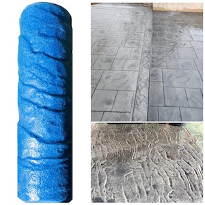 Op de afbeelding: Een blauwe getextureerde betonroller met een rotsachtig patroon. De afbeelding toont ook voorbeelden van gestempeld beton in grijs, met verschillende texturen en ontwerpen, waaronder rechthoekige en organische patronen.