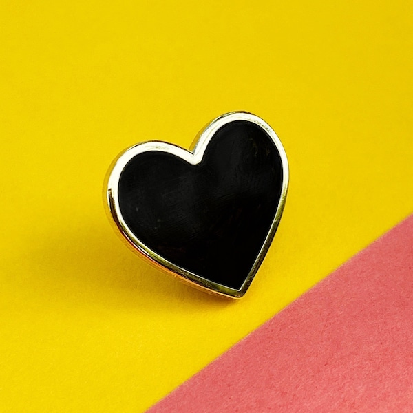 Black Heart Hard Enamel pin badge, a great gift to show your love....