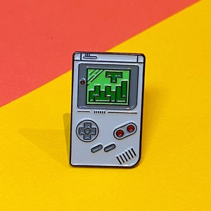 Enamel pin Retro Game boy computer game, a great gift for those nostalgic gamers..