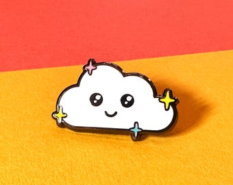 Insignia de esmalte duro Fluffy the Cloud, las nubes esponjosas continúan por siempre y para siempre...