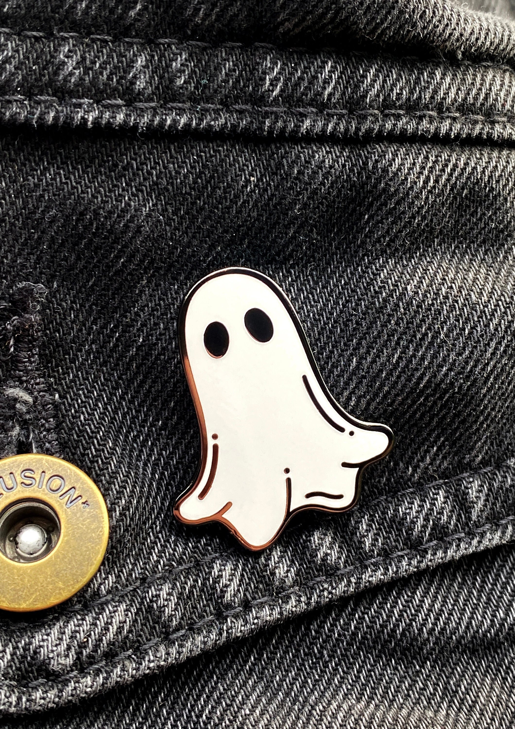 York Ghost Hard Enamel Pin, from the most haunted city in the world!