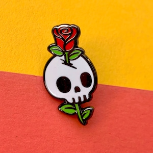 Skull and Red Rose hard enamel pin badge, great little tattoo style pin!