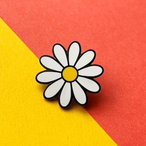 Daisy Enamel Pin badge, a great gift to brighten anyones day!!!