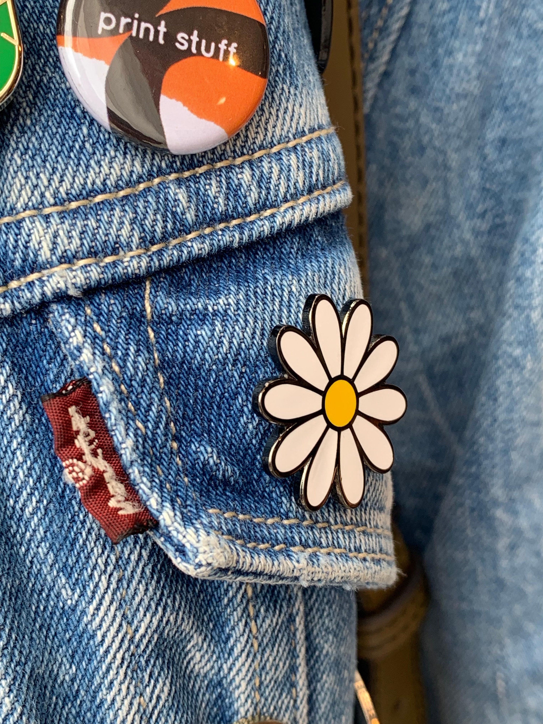 Daisy Enamel Pin badge a great gift to brighten anyones | Etsy