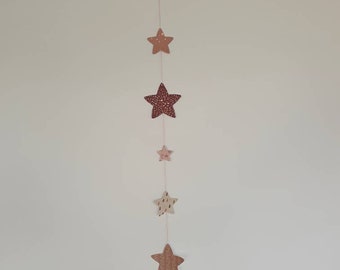 Feelava Guirlande de No/ël de Fruits Rouges avec Guirlande de c/ône de pin Guirlande Artificielle,Aiguille de pin enneig/é Rustique Artificielle de 160 cm pour la d/écoration de f/ête de No/ël