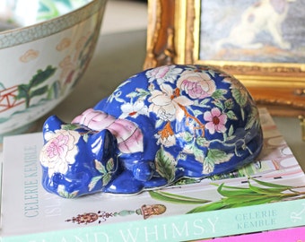 Blue Chinoiserie Floral Cat Figurine with Pink Bow - Vintage Chinoiserie - Grandmillenial Shabby Chic Southern Style - Canton Home Decor