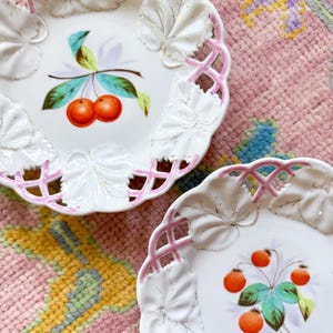 Vintage 8&quot; Pink Reticulated Fruit Plates