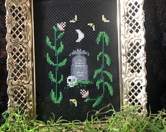 Creepy Cross Stitch | Goth Home Decor | Witchy Aesthetic | Skull Cross Stitch