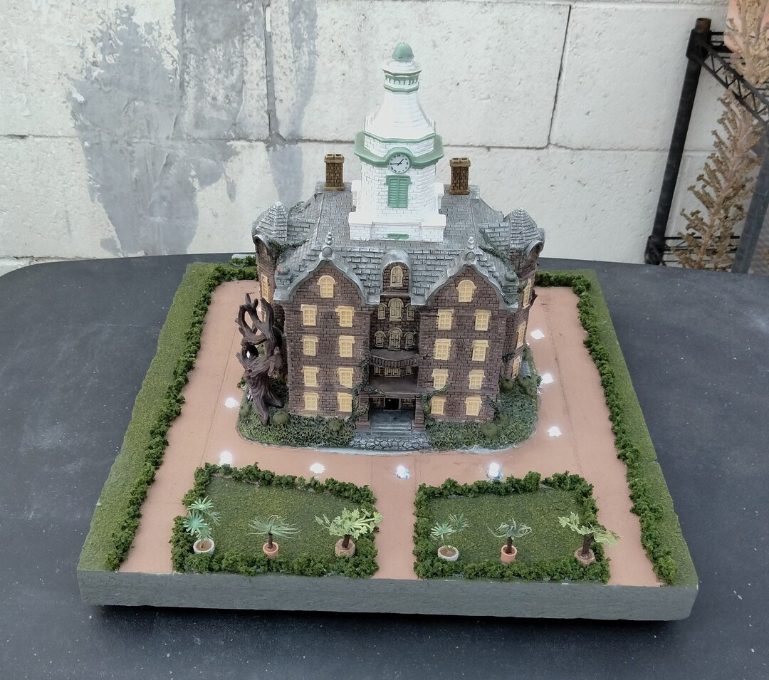 HO 1:87 Scale Model of Haunted Lunatic Asylum. - Etsy Israel