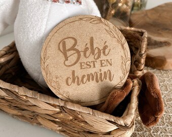 Carte en bois annonce grossesse - naissance - mum to be - désir bébé - papy mamie - futur papa - mini nous - bébé est en chemin - enceinte